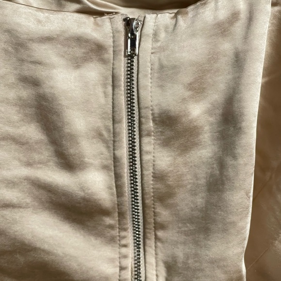 Lulu's Luxe'd Out Champagne Satin Cropped Tank Top in Champagne Size S NWT - Picture 9 of 10